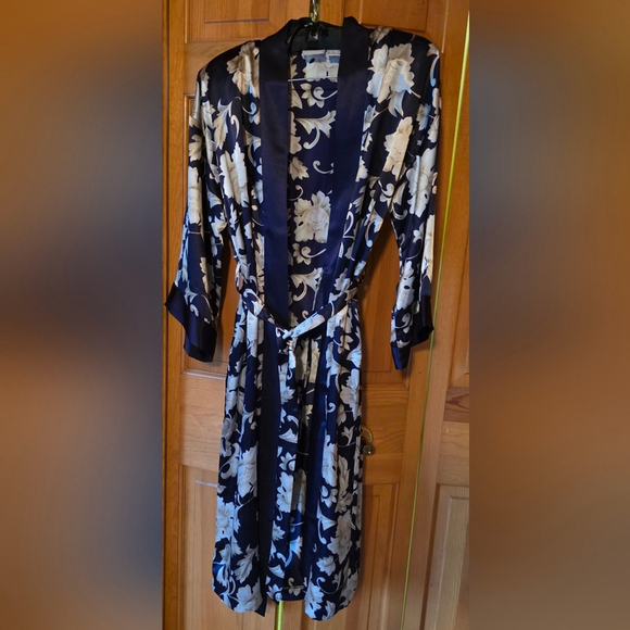 Adonna Vintage 3 Piece Pajama Set - Picture 6 of 13